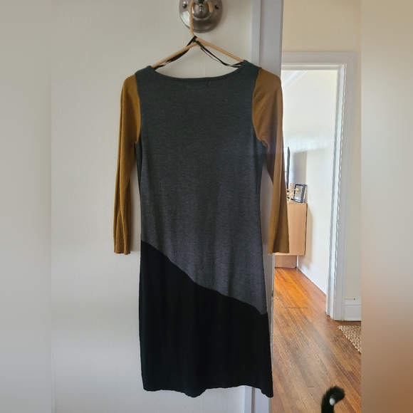Long Sleeve Colorblock Fitted Dress - Picture 2 of 3